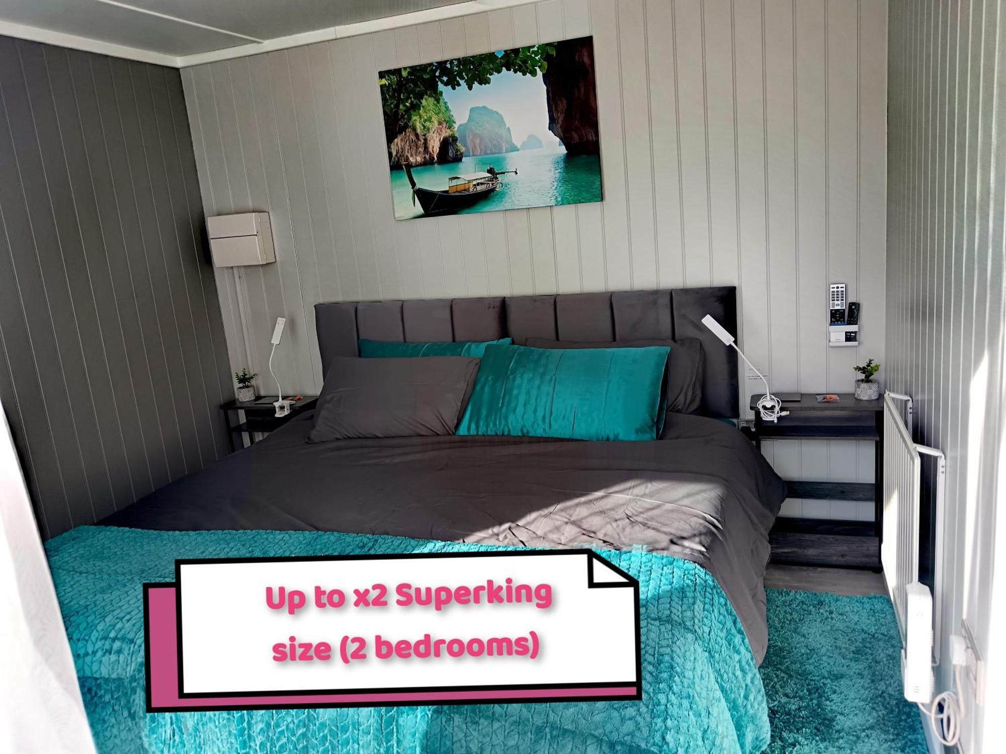 Independent 2-Bedrooms Garden Guesthouse, Sleep 4, Only 1 Booking At Time, Free Parking, Wi-Fi, Private Entrance, Heating & Air-Conditioning Guest house *