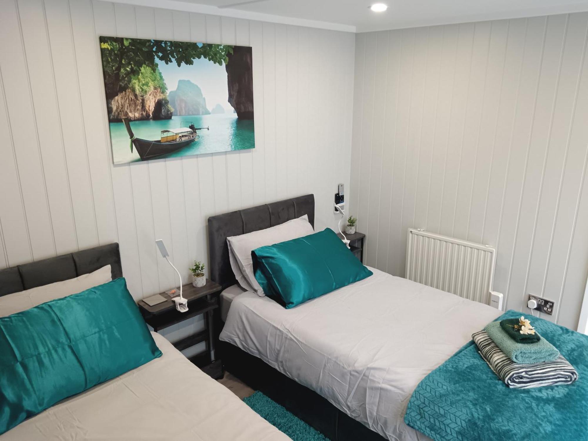 Guest house Independent 2-Bedrooms Garden Guesthouse, Sleep 4, Only 1 Booking At Time, Free Parking, Wi-Fi, Private Entrance, Heating & Air-Conditioning Derby